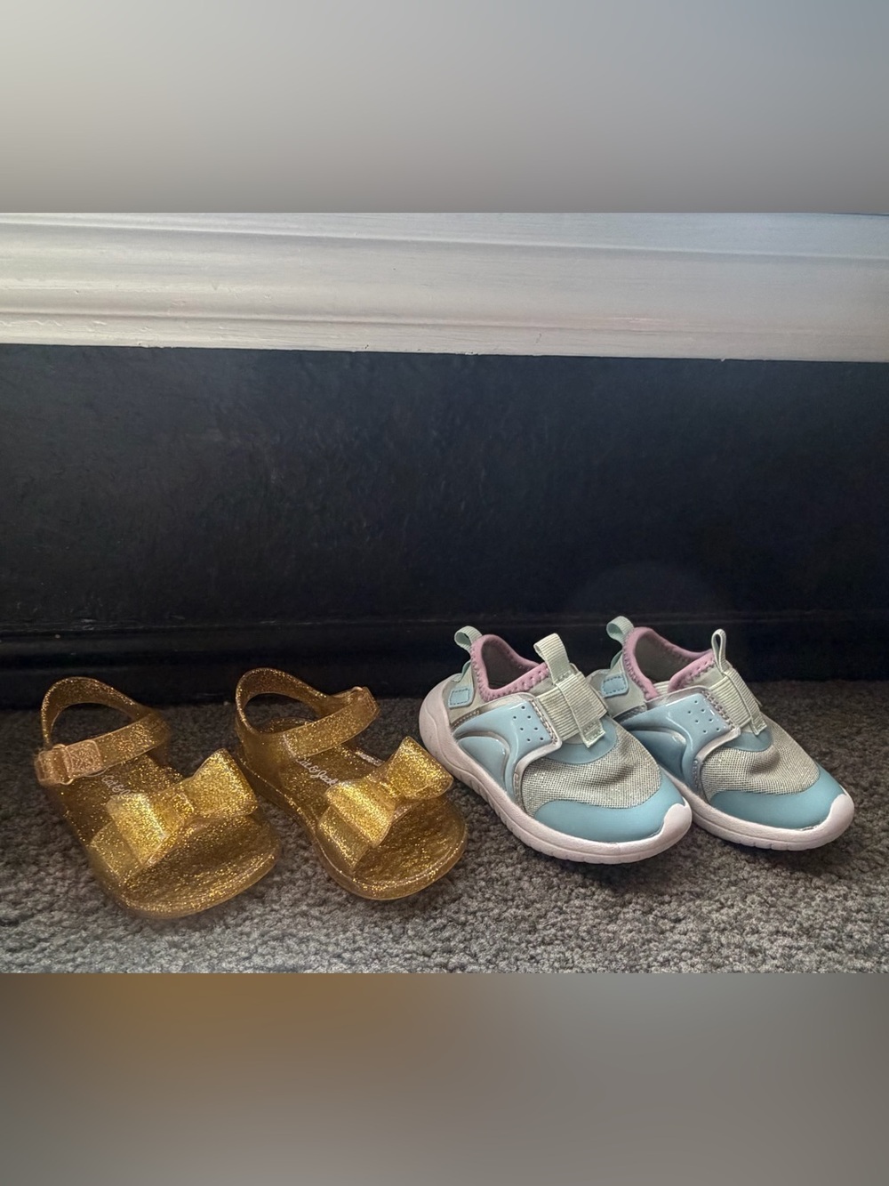 Toddler bundle Gold Glitter Jelly Bow Sandals & Slip-On Sneakers Both size 5